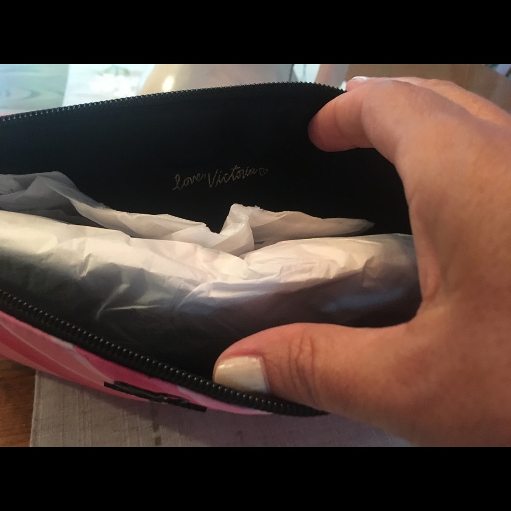 Victoria Secret make-up bag - Picture 2 of 2